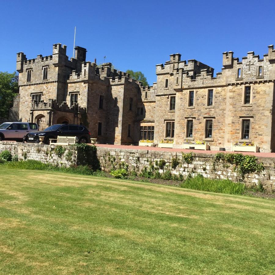 Castle Hotel *
